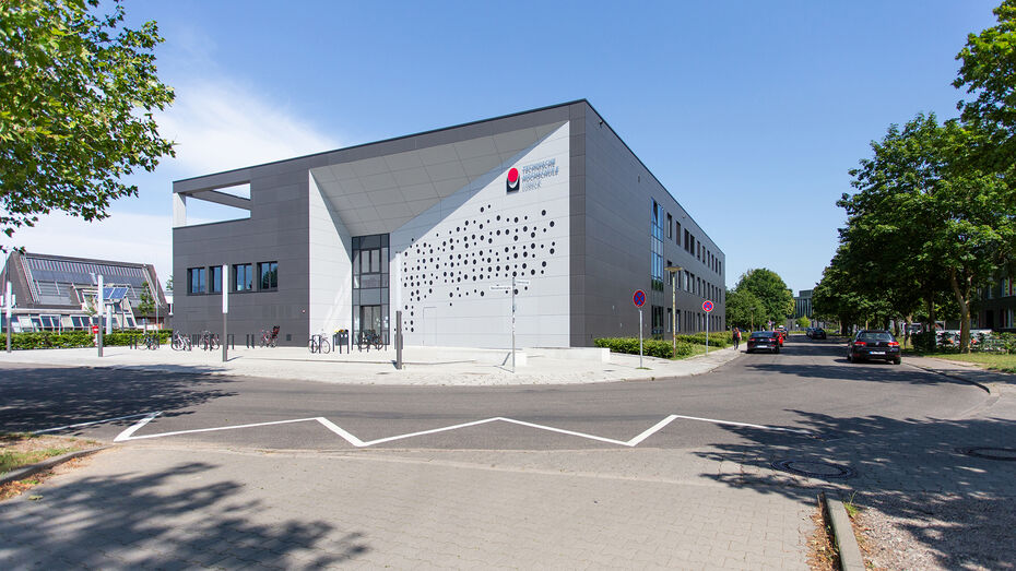 Der Eingang zum Gebäude 25 auf dem Campus der TH Lübeck