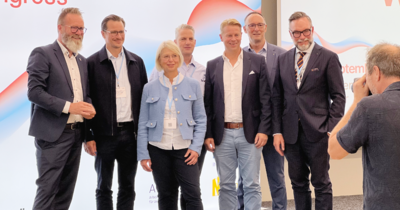 8 Personen auf einem Bild