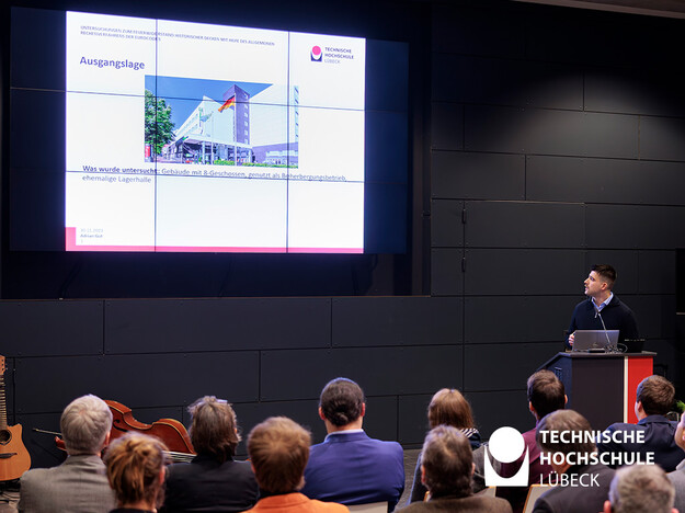 Adrian Gut: Untersuchungen zum Feuerwiderstand historischer Decken mit Hilfe des allgemeinen Rechenverfahrens der Eurocodes (Masterarbeit), nominiert durch Prof. Dr.-Ing Angelika Scheel. Foto: Felix König