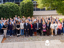 Gruppenfoto der Kanzler und Kanzlerinnen im Grünen