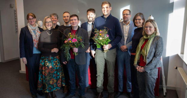 Gruppenfoto Teilnehmende 10 Personen stehen in einer Reihe