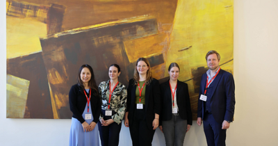 Fünf Personen Organisationsteam TH Lübeck Qualitätswissenschaft mit Lanyards