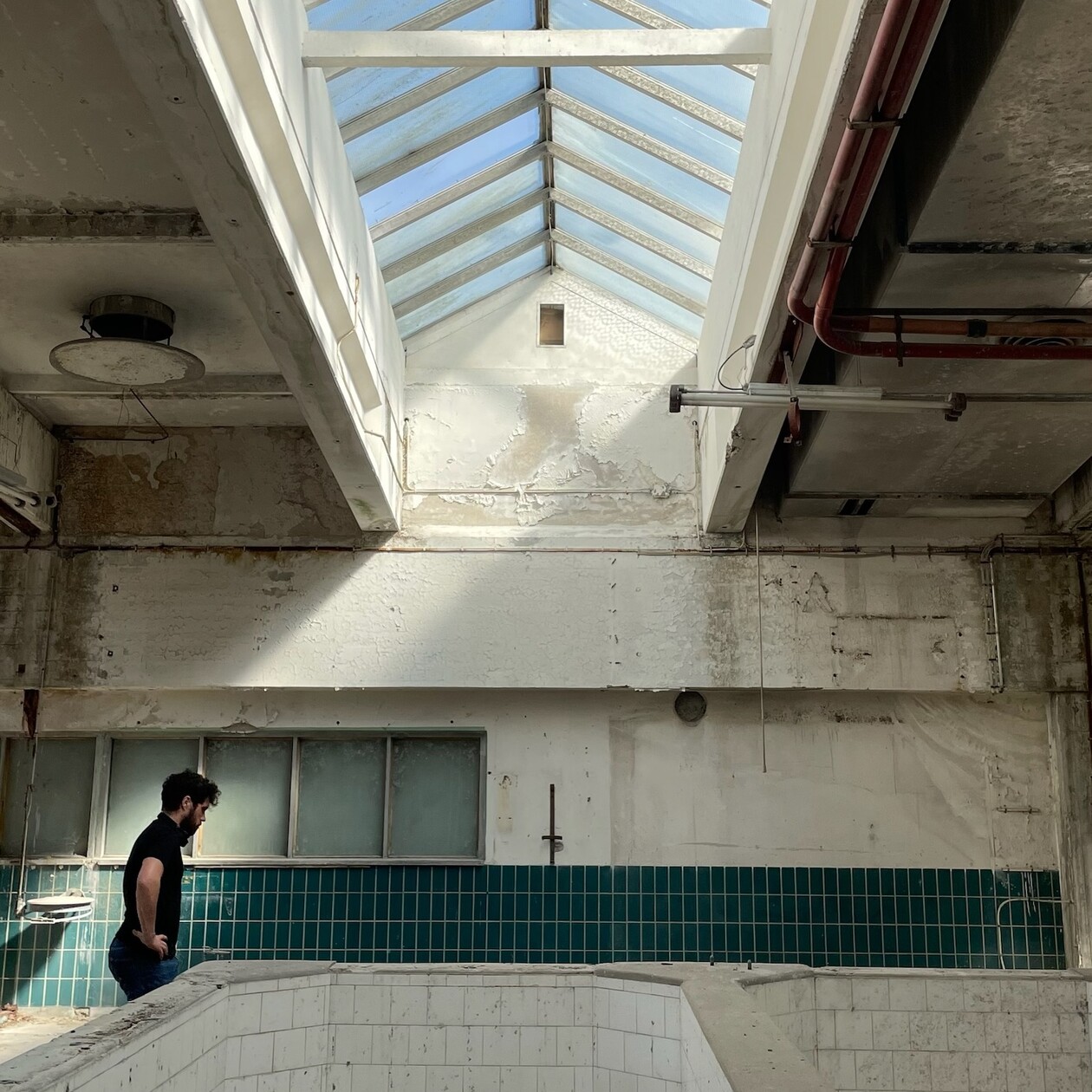 Innenraum Teil der Halle mit Dachfenstern