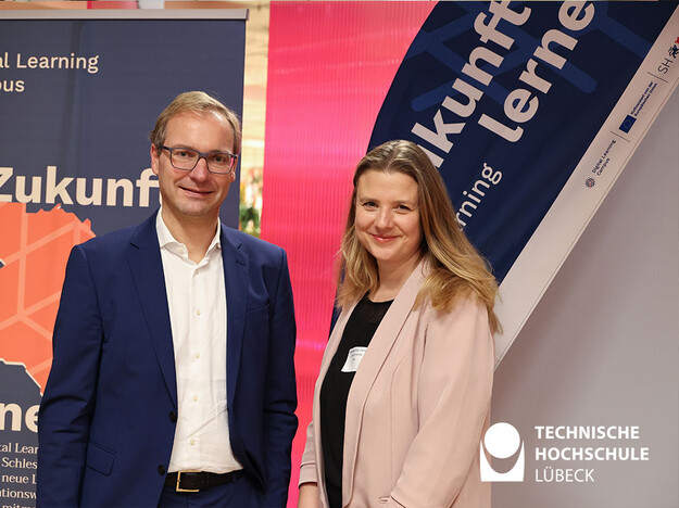 Digital Learning Campus wichtiger Schritt für Genossenschaft TIBO Zwei Personen posieren für die Kamera