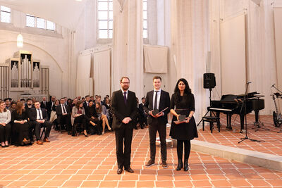 Ferchau-Preis, v.l.: Christian Heider, Adrian Rudloff und Aarushi Chopra. Foto: TH Lübeck