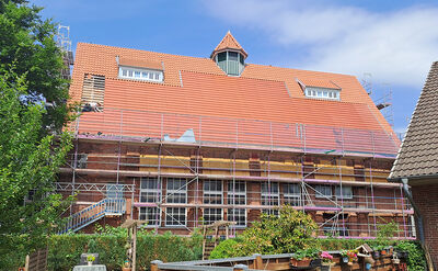 Soldatenheim Hohenlockstedt während der PV-Verlegung