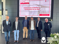Geballte Kompetenz beim Lübecker Bautag am 3. Juni 2022: Prof. Walter Angonese, Martin Klopfenstein, Prof. em. Hans Kohlhoff, Prof. Michael Locher, Prof. Dieter Schnell, Prof. Walter Angonese (von links). Foto: TH Lübeck. 