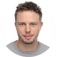 Ein Absolvent des Studiengangs Betriebswirtschaftslehre mit Vertiefung Gesundheitswirtschaft