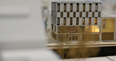 Ein architektonisches Modell im Detail, mit Licht 