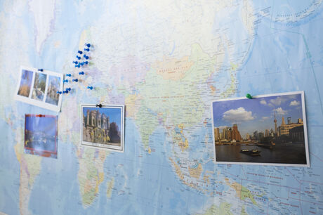 Landkarte mit Postkarten