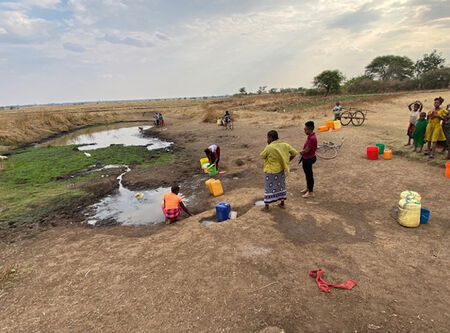 Abbildung 4 Wasserloch in der Nähe von Kitunga 