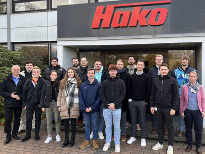 Exkursion zur Firma Hako GmbH Studierende der TH Lübeck bei einer Exkursion zur Hako GmbH in Bad Oldesloe