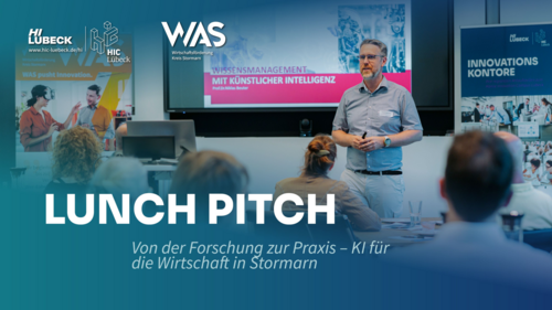 Präsentation zum Thema Künstliche Intelligenz beim Lunch Pitch mit Publikum und Infoplakaten.
