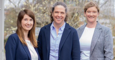 Gruppenfoto von drei Frauen 