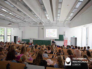 Müllwettbewerb des JuniorCampus Ein voller Hörsaal