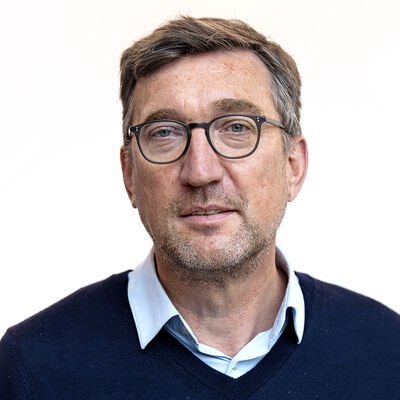 Porträt von einem Mann, Hintergrund weiß 