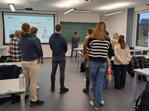 Workshop 'Coach Dich doch selbst' – Selbstcoaching und mentale Stärke an der TH Lübeck Studierende der TH Lübeck bei einem Workshop zur Selbstreflexion und mentalen Stärke im Rahmen von 'Coach Dich doch selbst'.