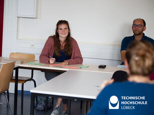 In einer Gruppendiskussion sprechen Studierende und Lehrende darüber, was bereits gut in der Lehre funktioniert und wo noch Bedarf ist. Foto: TH Lübeck In einer Gruppendiskussion sprechen Studierende und Lehrende darüber, was bereits gut in der Lehre funktioniert und wo noch Bedarf ist. Foto: TH Lübeck