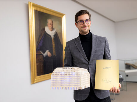 Prämienpreisträger Jan Oertling entwarf für seine Masterarbeit im Studiengang Architektur ein Kontorhaus, das im UNESCO Welterbe in Hamburg stehen könnte. Foto: Agentur 54°