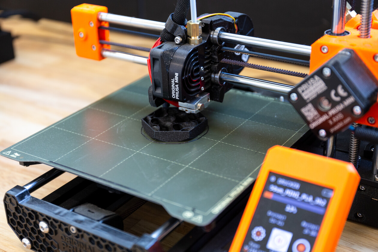 3D Drucker druckt ein Bauteil