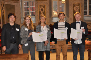 Die Vertreterinnen der Stadtwerke mit ihren Stipendiaten. Foto: TH Lübeck