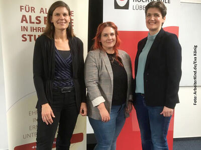 V.l.n.r.: Dr. Muriel Helbig, Präsidentin der TH Lübeck, Nadine Lauterbach, Bundeslandkoordinatorin Schleswig-Holstein und Mecklenburg-Vorpommern, und Katja Urbatsch, Gründerin und Geschäftsführerin von ArbeiterKind.de. Foto: ArbeiterKind.de/Eva König